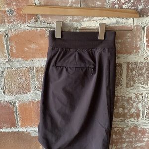 Athleta pull on Trouser